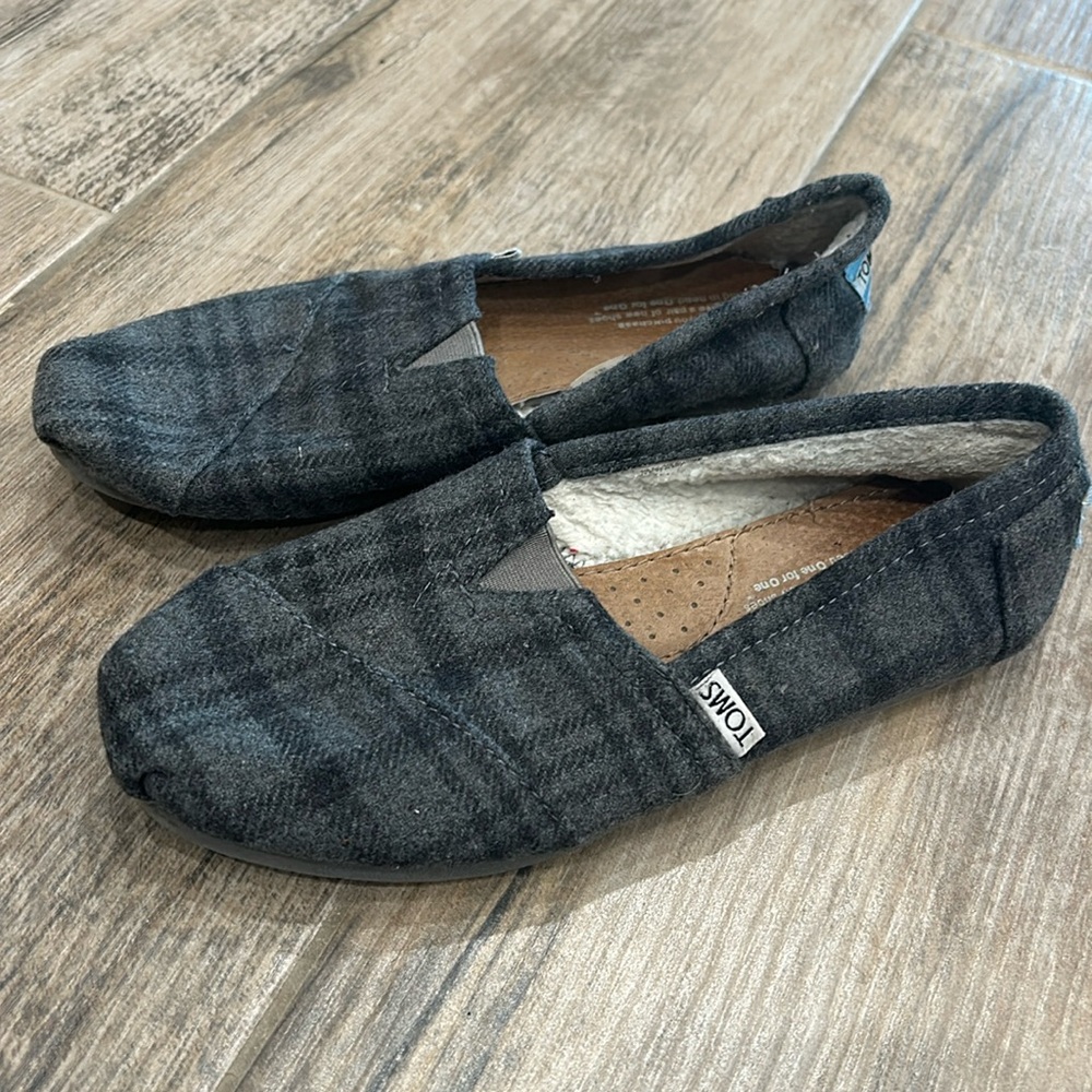 Toms Gray Fleece Lined Size 6.5